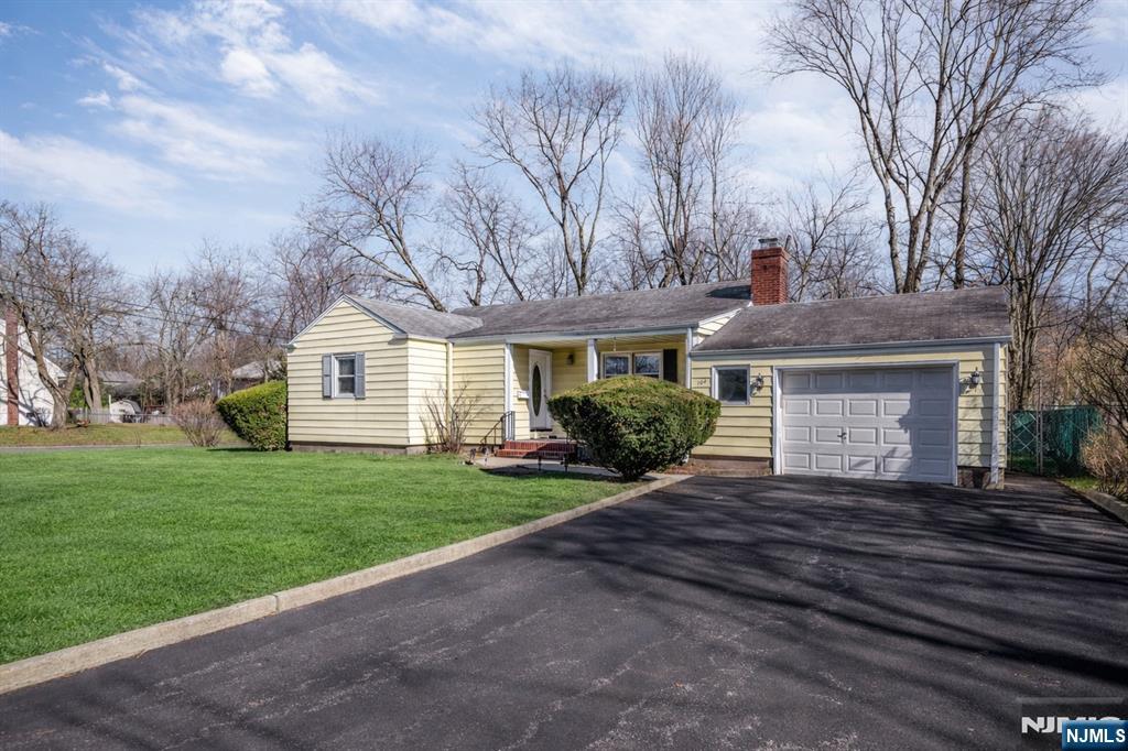 33 Clayton Street, Hillsdale, NJ, 07642