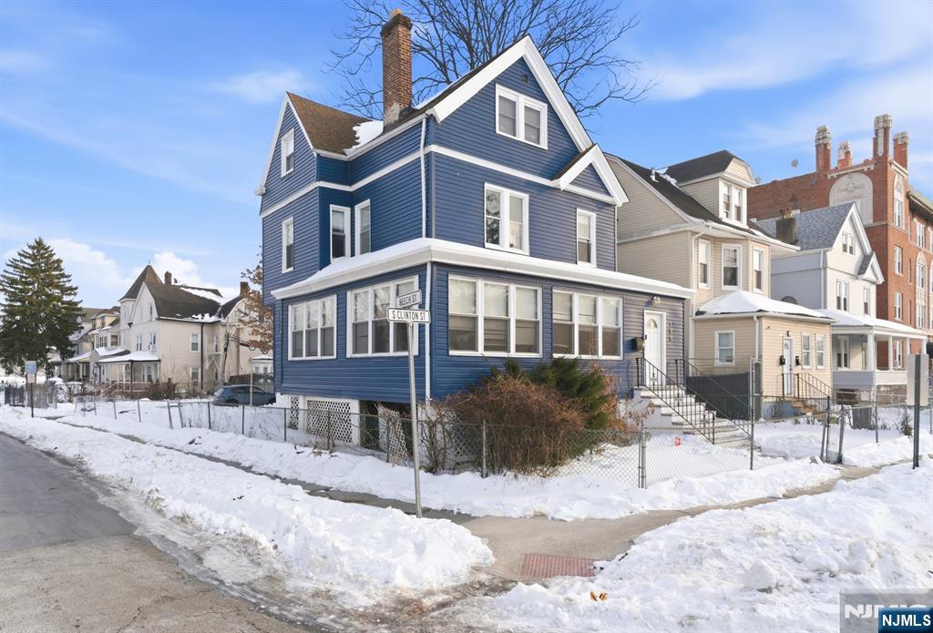 158 S Clinton Street - Photo 2