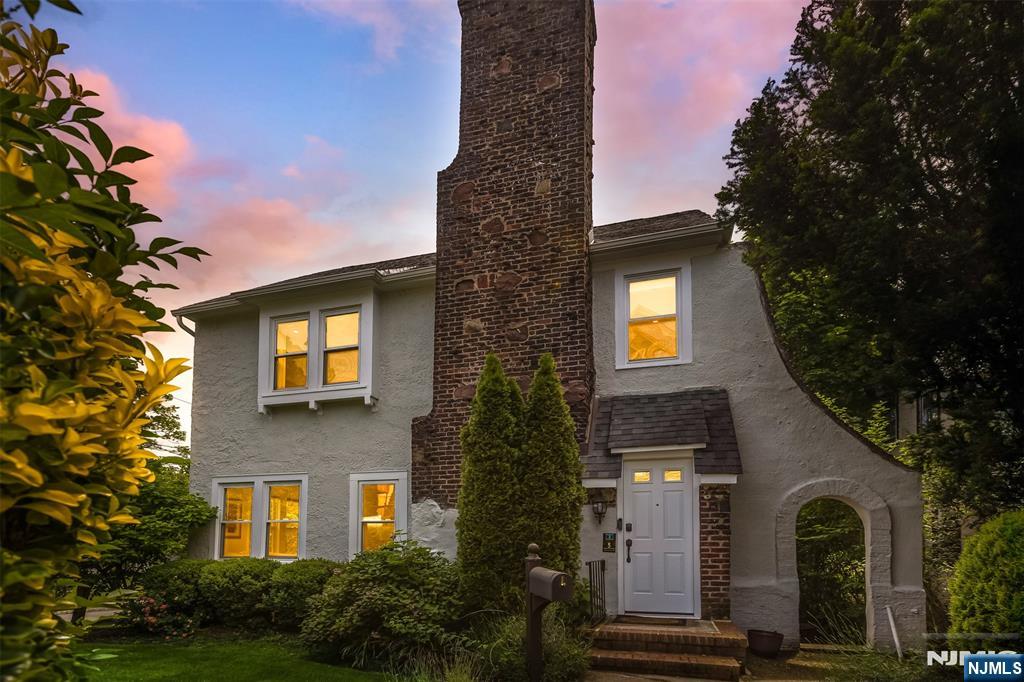 $840,000 Contemporary