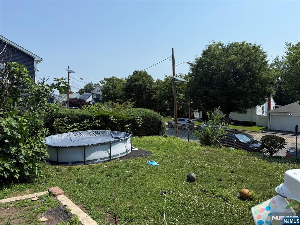 137-139 23rd Avenue - Photo 2