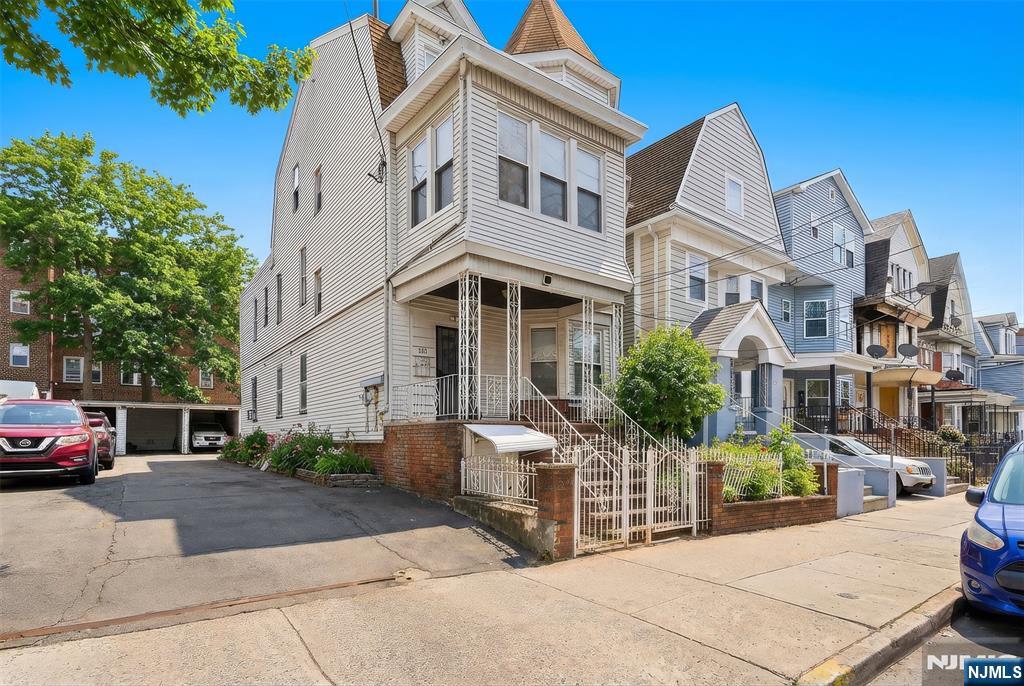 305 Clifton Avenue - Photo 1