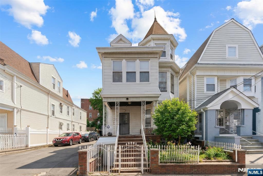 305 Clifton Avenue - Photo 2