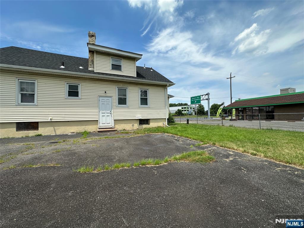 588 US Highway 46 - Photo 3
