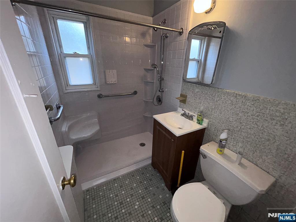 231 Spruce Street, Midland Park, NJ, 07432