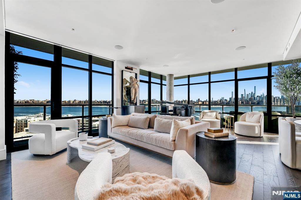 8701 Churchill Road #PH1501