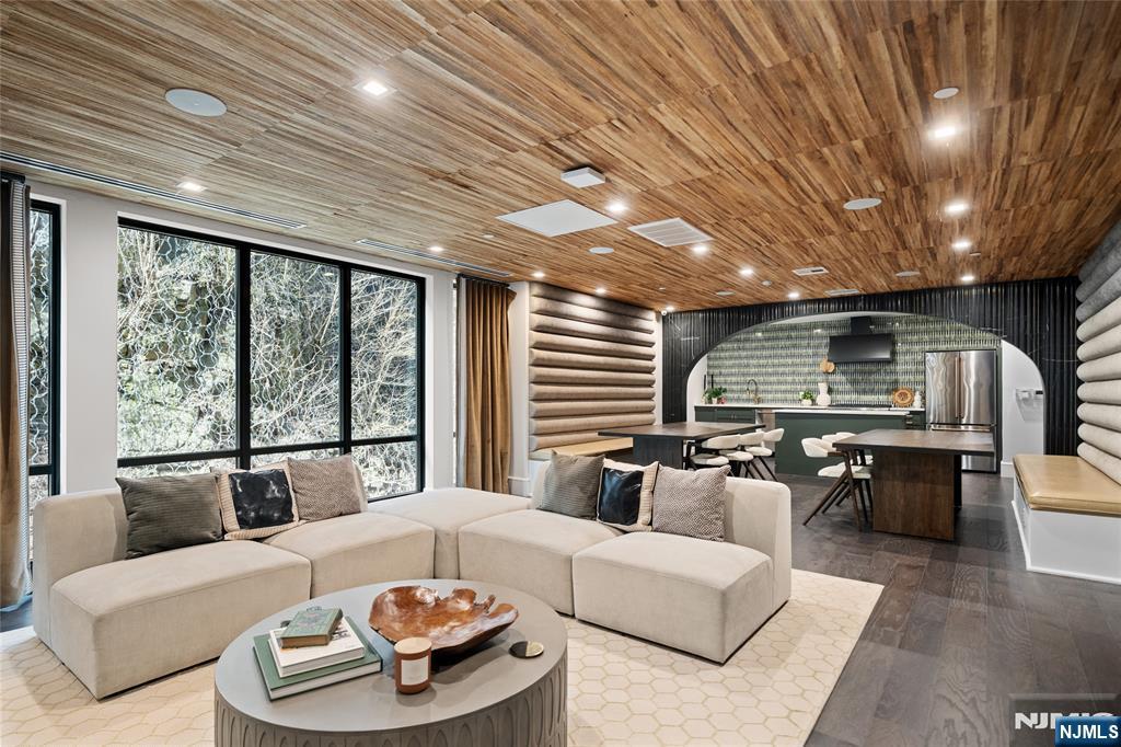 8701 Churchill Road #PH1501