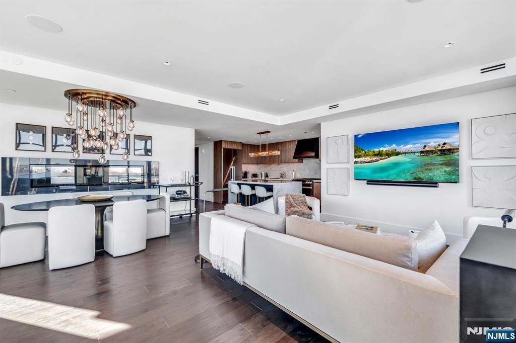 8701 Churchill Road #PH1501