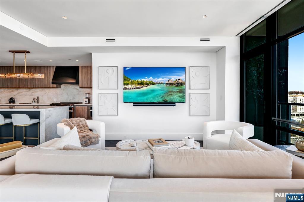 8701 Churchill Road #PH1501