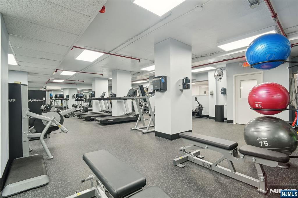 555 North Avenue, #16-N, Fort Lee, NJ 07024 Listing Photo  19