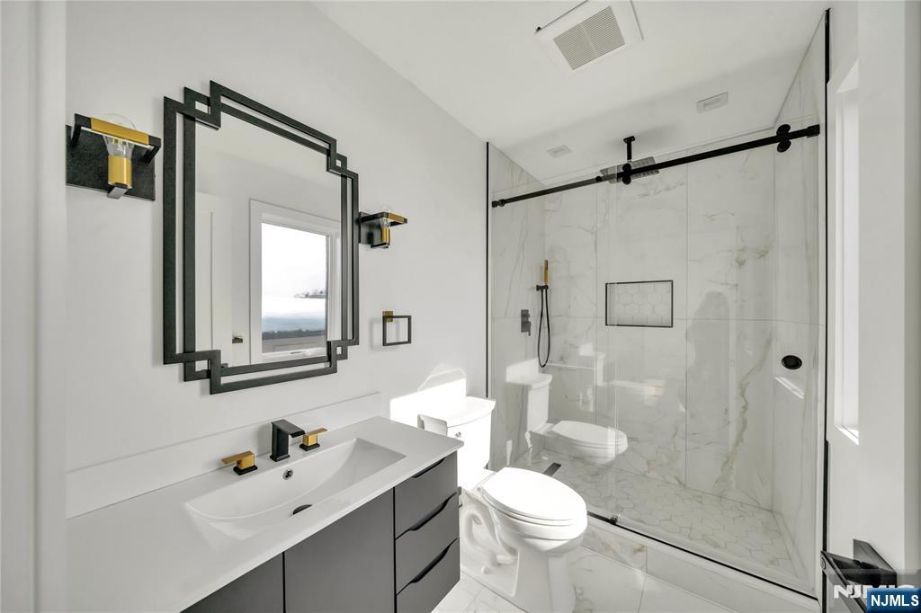 428 6th Street, #2, Palisades Park, NJ 07650 Listing Photo  33