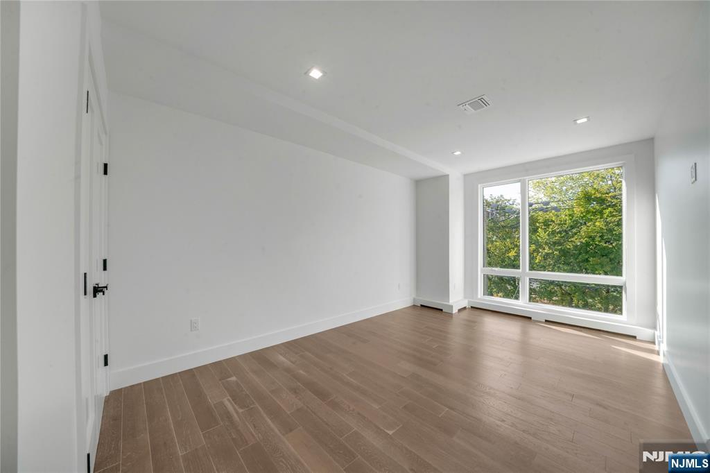 428 6th Street, #2, Palisades Park, NJ 07650 Listing Photo  34