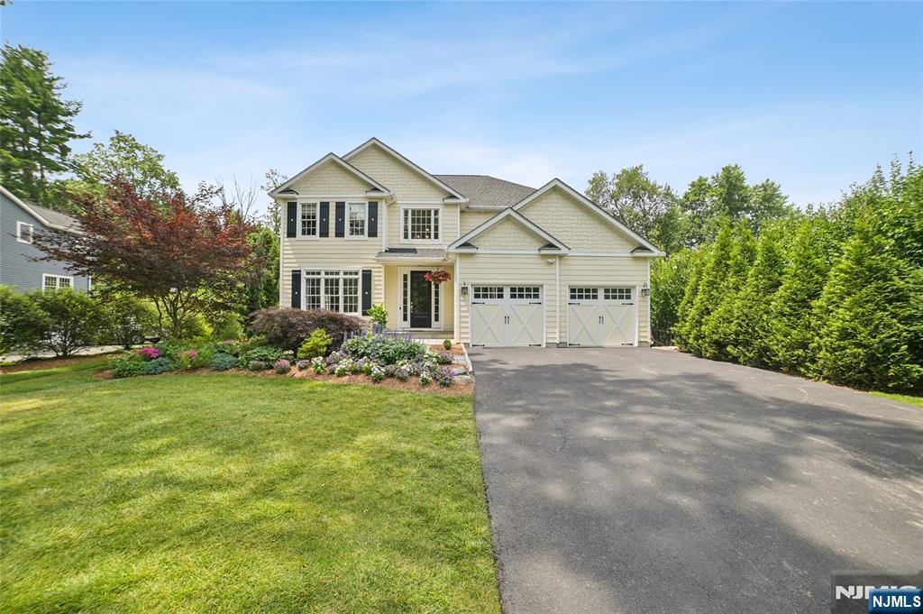 2 Skye Drive, Paramus, NJ, 07652