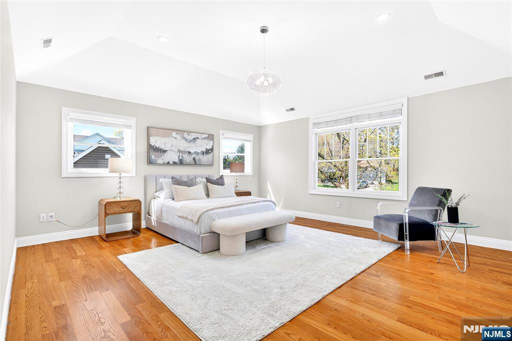 125 E Gramercy Place