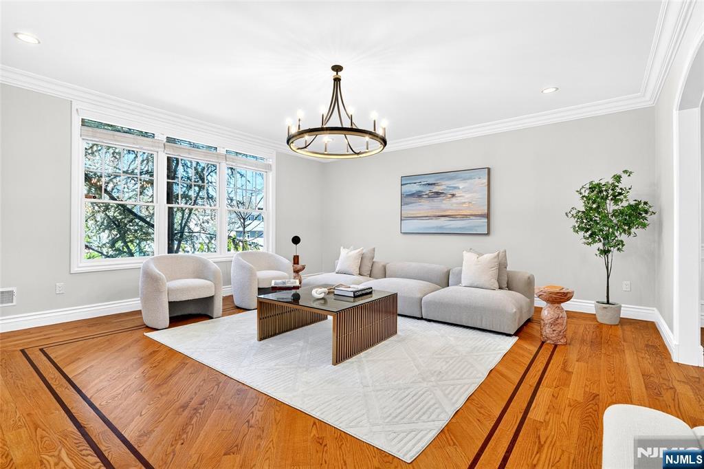 125 E Gramercy Place - Photo 5