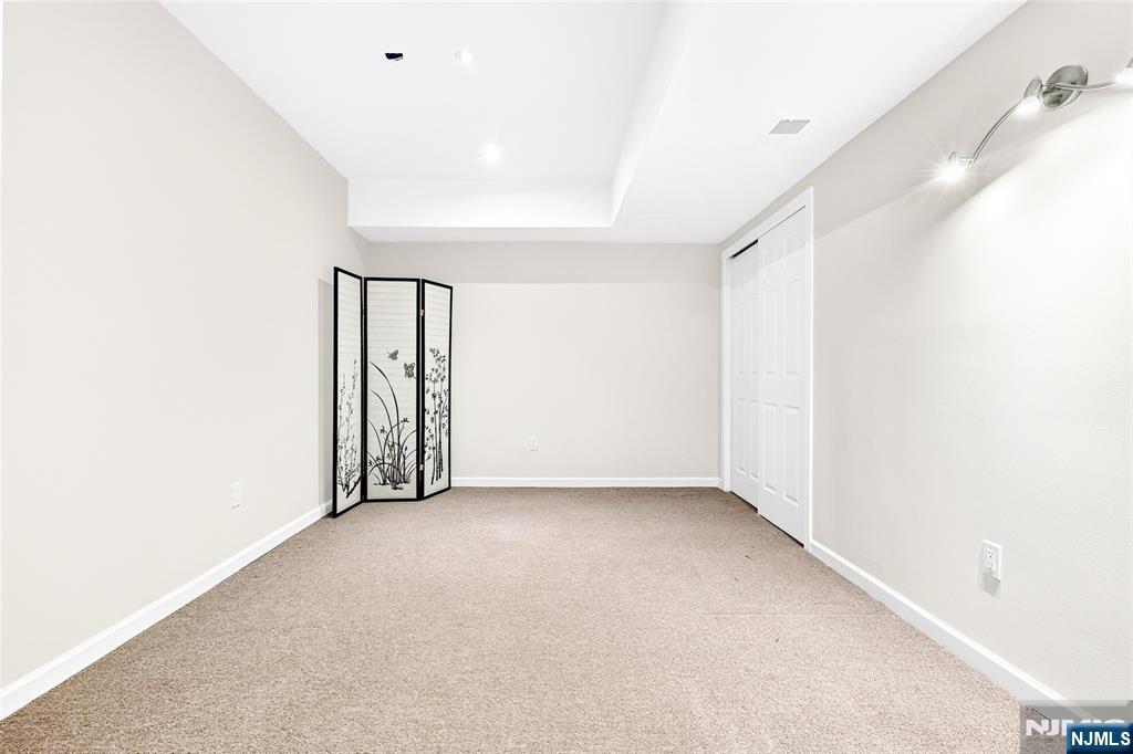 125 E Gramercy Place