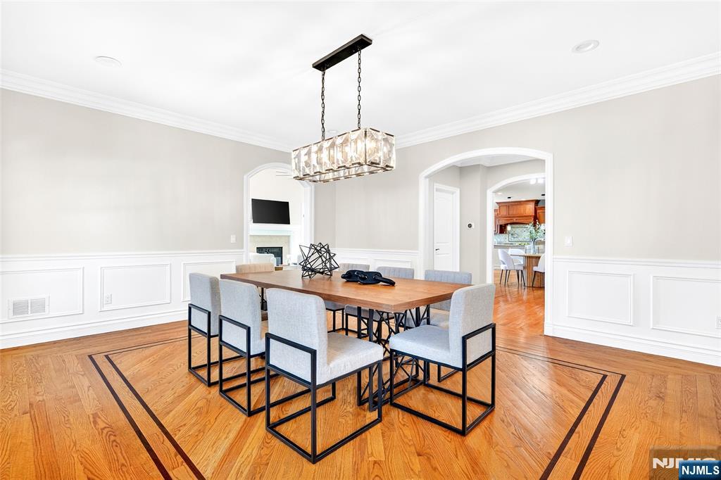 125 E Gramercy Place
