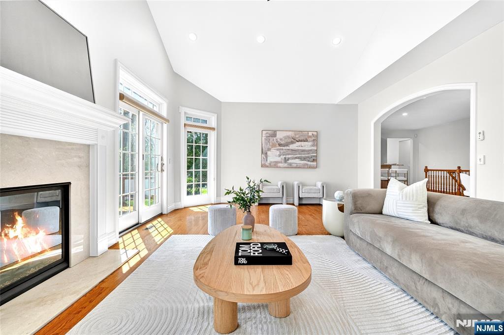 125 E Gramercy Place