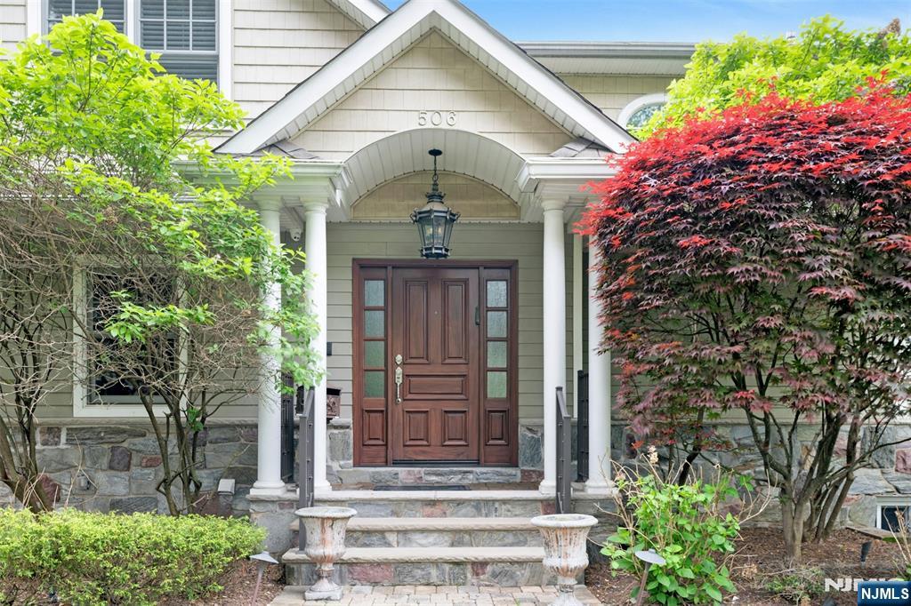 506 Sunderland Road - Photo 2