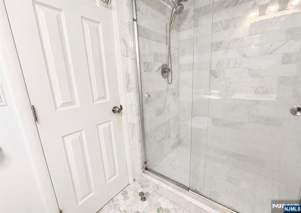 LOWER LEVEL FULL BATHROOM