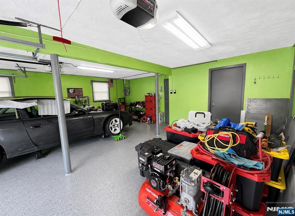 OVERSIZED 2 CAR ATTACHED GARAGE