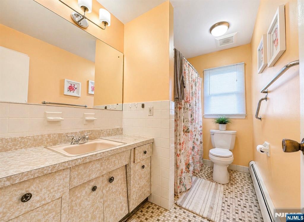 2ND FLOOR FULL BATH