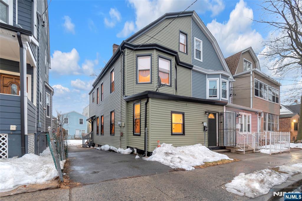 44 Stuyvesant Avenue - Photo 1