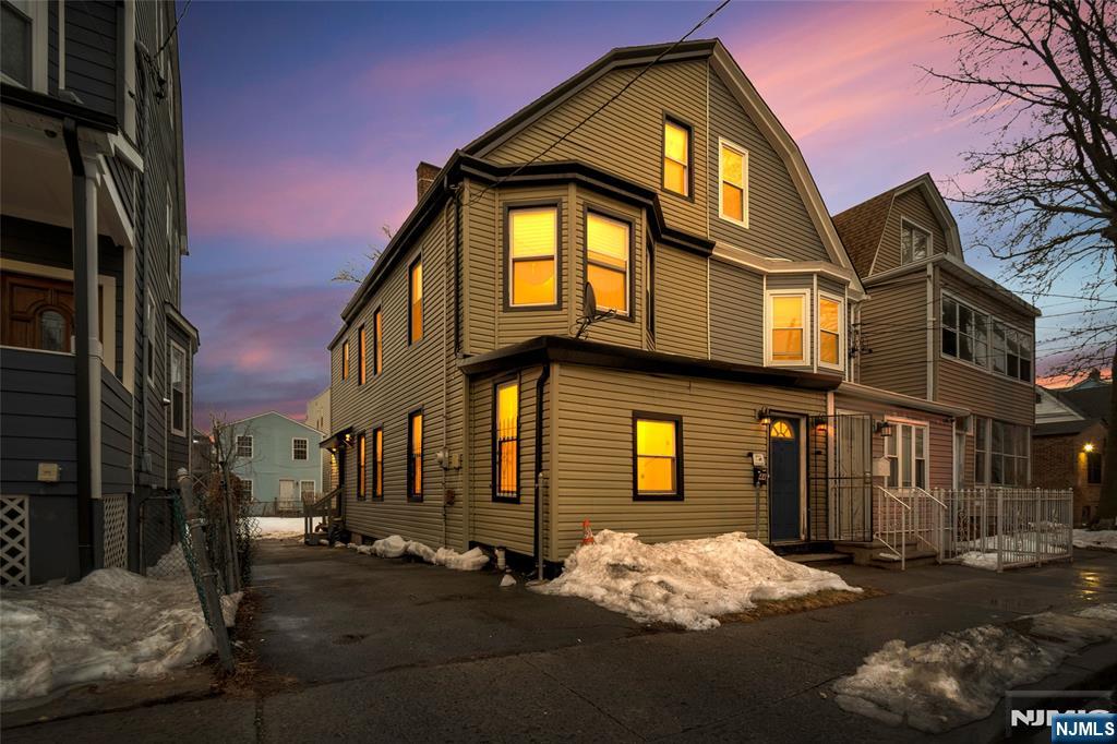44 Stuyvesant Avenue - Photo 3