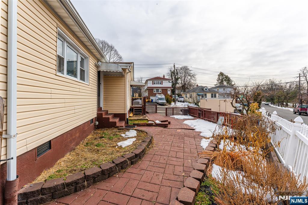 28 Butler Street - Photo 2