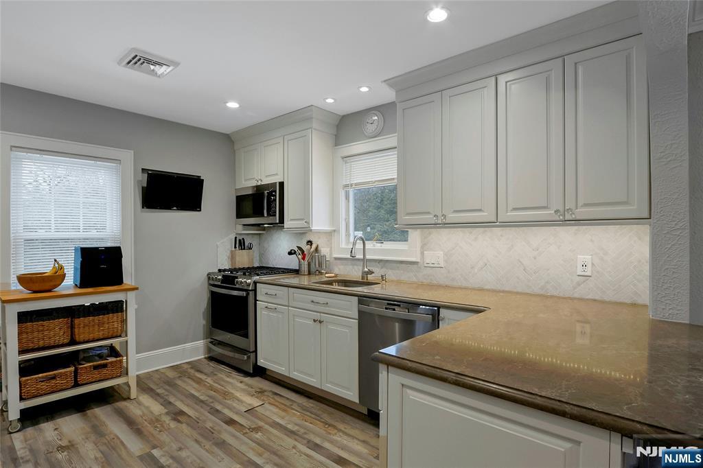 8 Edgewood Avenue, Wyckoff, NJ, 07481