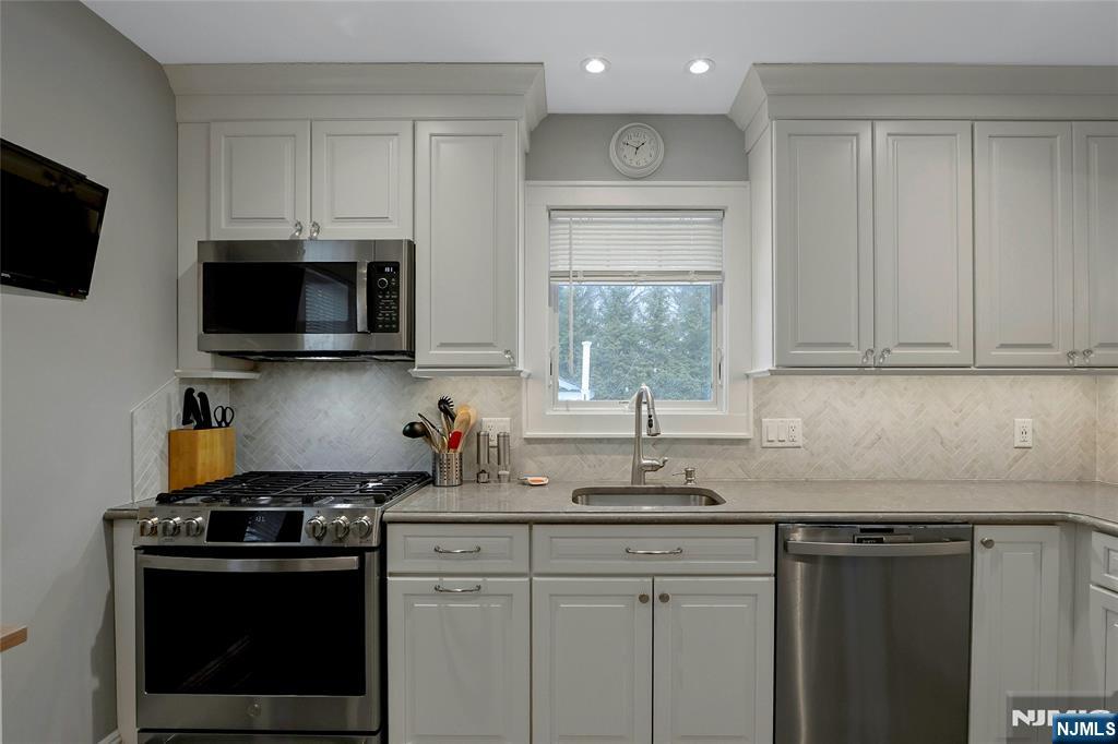 8 Edgewood Avenue, Wyckoff, NJ, 07481