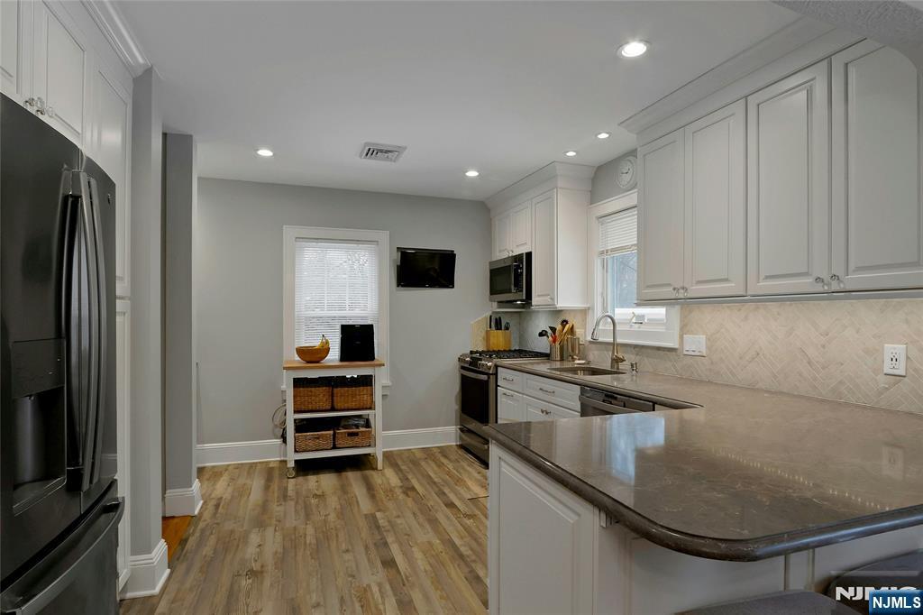 8 Edgewood Avenue, Wyckoff, NJ, 07481