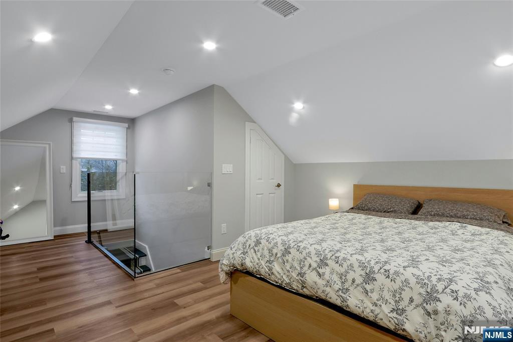 8 Edgewood Avenue, Wyckoff, NJ, 07481