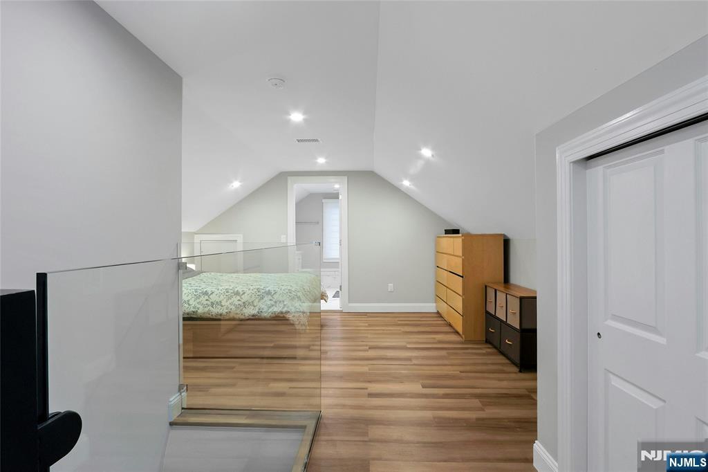 8 Edgewood Avenue, Wyckoff, NJ, 07481