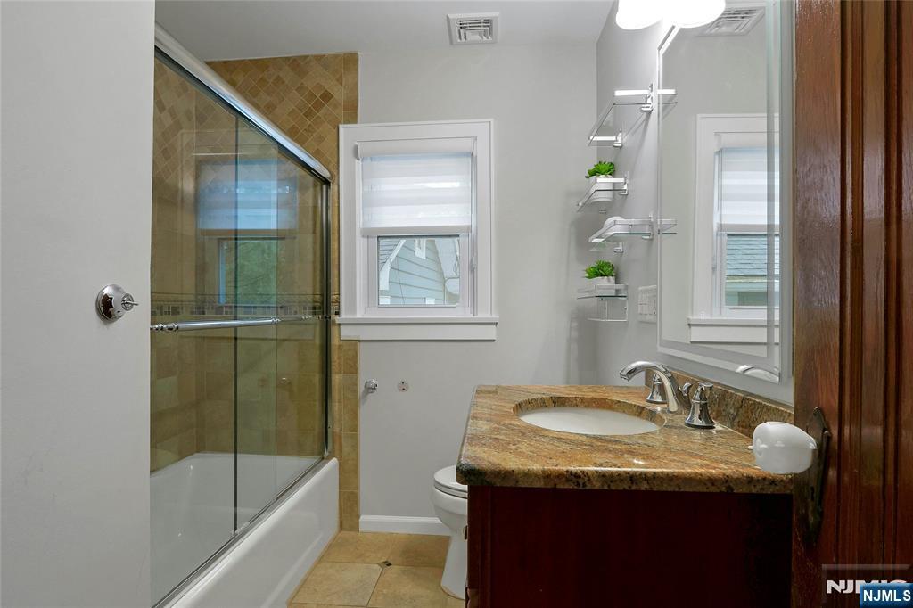 8 Edgewood Avenue, Wyckoff, NJ, 07481