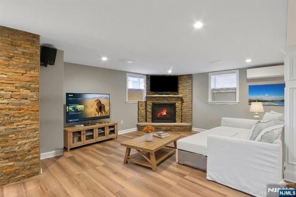 8 Edgewood Avenue, Wyckoff, NJ, 07481