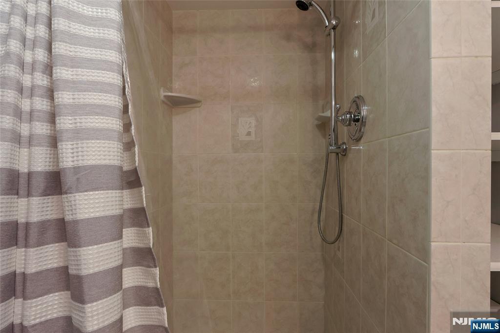 8 Edgewood Avenue, Wyckoff, NJ, 07481