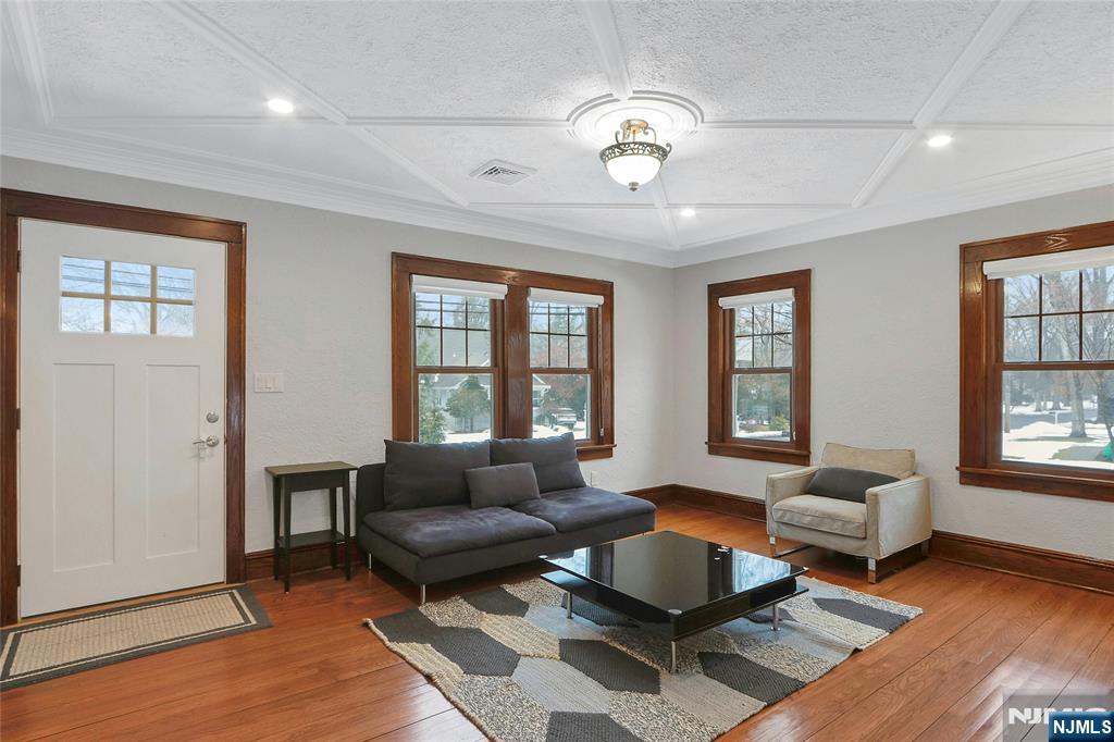 8 Edgewood Avenue, Wyckoff, NJ, 07481