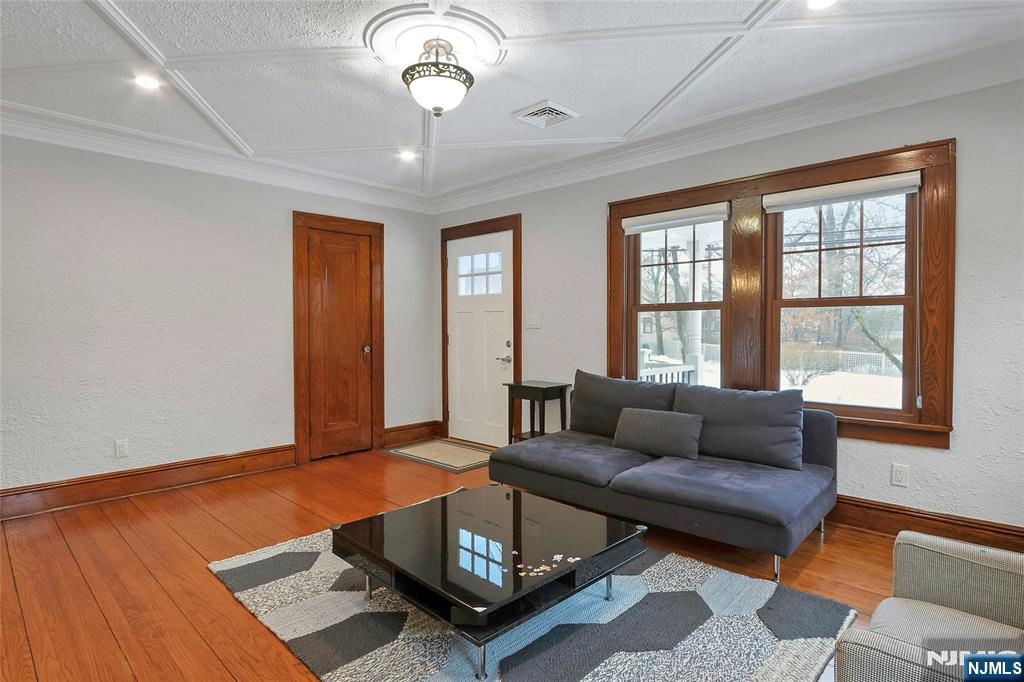 8 Edgewood Avenue, Wyckoff, NJ, 07481