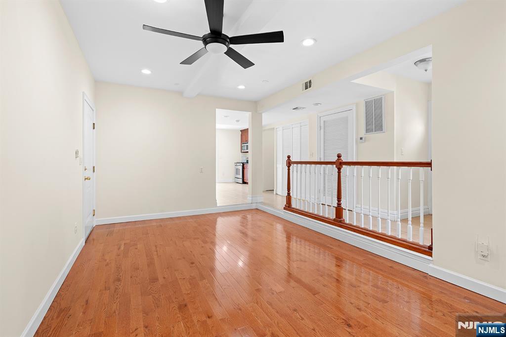 9 15th Avenue, Elmwood Park, NJ, 07407