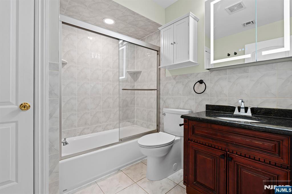 9 15th Avenue, Elmwood Park, NJ, 07407