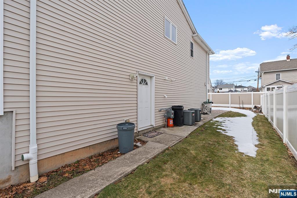 9 15th Avenue, Elmwood Park, NJ, 07407