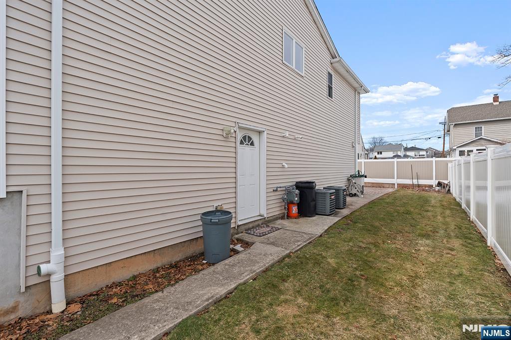 9 15th Avenue, Elmwood Park, NJ, 07407