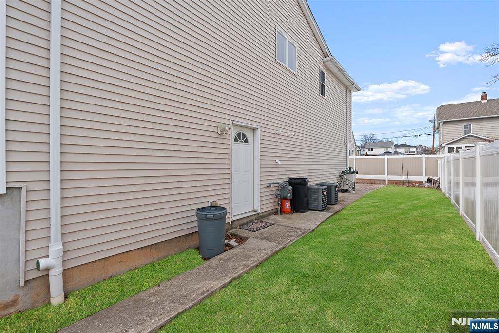 9 15th Avenue, Elmwood Park, NJ, 07407