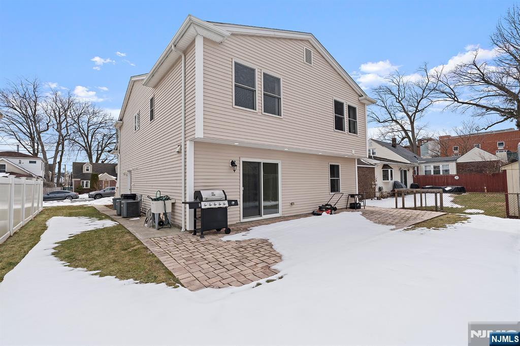 9 15th Avenue, Elmwood Park, NJ, 07407