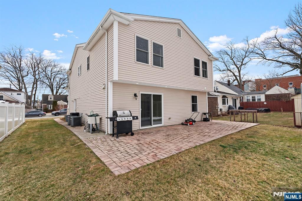 9 15th Avenue, Elmwood Park, NJ, 07407