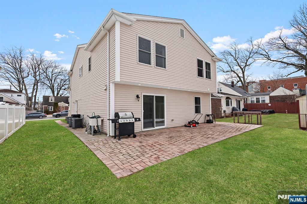 9 15th Avenue, Elmwood Park, NJ, 07407