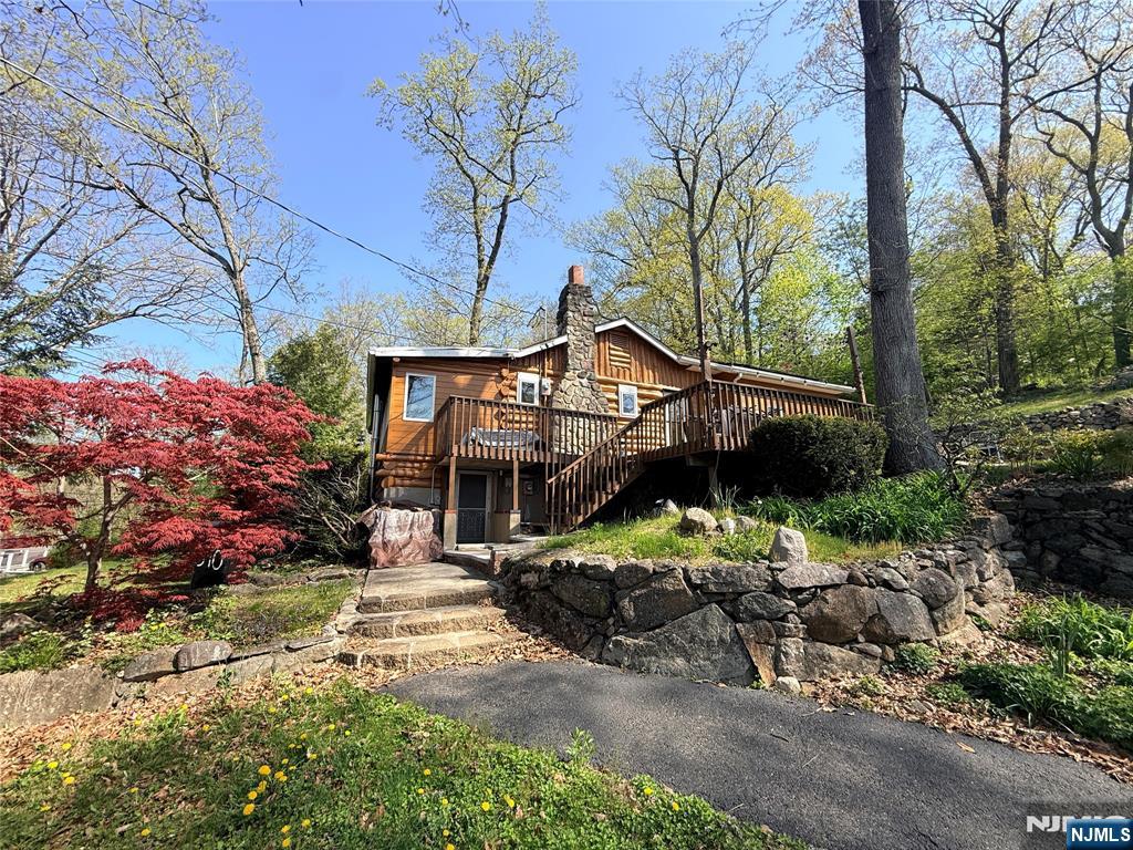 390 Lakeview Avenue - Photo 1