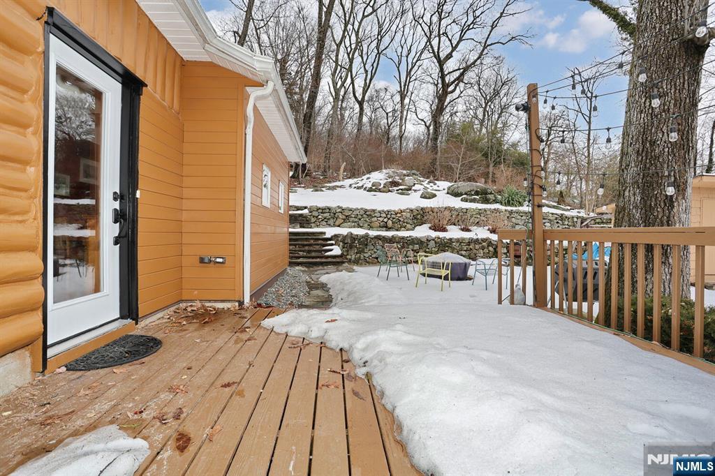 390 Lakeview Avenue - Photo 5