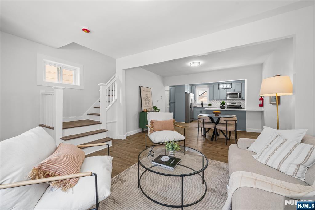 18 Hilton Avenue - Photo 1