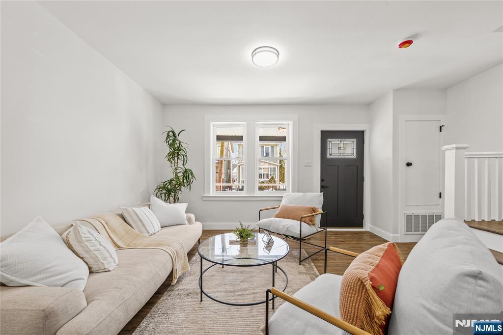 18 Hilton Avenue - Photo 2